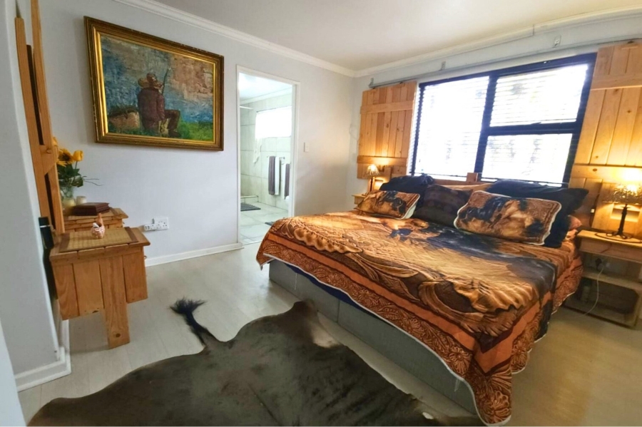 5 Bedroom Property for Sale in Loucharmante Western Cape